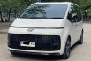 Jual Cepat mobil Hyundai Staria Signature 9 2022 Putih 2