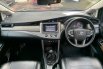 Toyota Kijang Innova V A/T Gasoline 2019 Abu-abu 11