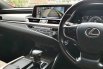 Lexus ES 300h Ultra Luxury 2019 abu km24ribuan cash kredit proses bisa dibantu 14