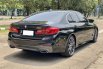 BMW 5 Series 530i M Sport 2020 Hitam 4