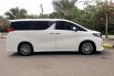 Toyota Alphard SC CBU IU 2015 Pilotseat AT Putih 4