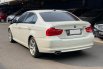 BMW 3 Series 320i 2011 Putih 4