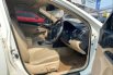 TOYOTA CAMRY 2.5L HYBRID AT TAHUN 2013 " Free Jasa Service 1 Tahun " 2