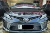 Toyota Camry V 2.5 AT ( Matic ) 2023 Hitam Km low 9rban plat ganjil Jakarta selatan siap pakai 1