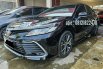 Toyota Camry V 2.5 AT ( Matic ) 2023 Hitam Km low 9rban plat ganjil Jakarta selatan siap pakai 3