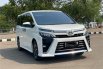 Toyota Voxy 2.0 A/T 2019 Putih 6