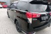 Toyota Venturer 2.0 Matic 2017 Hitam 4