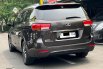 KIA GRAND SEDONA ULTIMATE AT COKLAT 2017 6