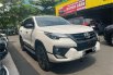 Toyota Fortuner 2.4 VRZ AT Putih 2