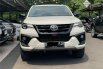 Toyota Fortuner 2.4 VRZ AT Putih 3