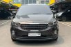 Kia Grand Sedona Ultimate 2017 1