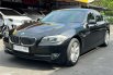 BMW 5 Series 520i 2013 Hitam 2