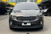 Kia Grand Sedona Ultimate 2017 Coklat 1