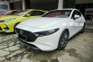 Mazda 3 Hatchback Skyactive 2.0 AT ( Matic ) 2020 Putih Antik Km 17rban Mulus Siap Pakai 3