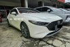 Mazda 3 Hatchback Skyactive 2.0 AT ( Matic ) 2020 Putih Antik Km 17rban Mulus Siap Pakai 2