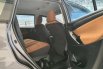 Toyota Kijang Innova 2.0 G Abu-abu 6
