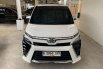Toyota Voxy 2.0 CVT 2018 1