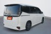 Toyota Voxy 2.0 A/T 2022 Putih 5