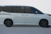 Toyota Voxy 2.0 A/T 2022 Putih 7