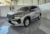 Toyota Innova Zenix V Modellista Hybrid AT ( Matic ) 2022 Silver Low km 25rban Mulus Siap Pakai 3
