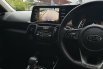 Kia Sonet Premiere iVT 2021 hitam sunroof km 35 ribuan 5