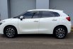 Suzuki Baleno Hatchback A/T 2023 putih km antik 7 ribuan 21