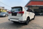 Toyota Innova Venturer 2.0 AT Matic 2017 Putih 3