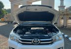 Toyota Hilux V  2019 Putih Bensin 11