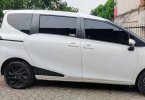 Toyota Sienta V MT 2017 36