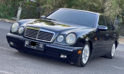 Mercedes-Benz E 320 1997 Hitam 1