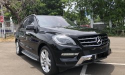 Mercedes-Benz M-Class ML 350 2012 Hitam 2