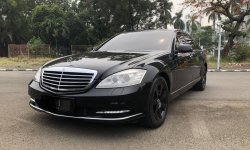 Mercedes-Benz S-Class S 300 L 2008 Hitam 2
