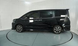 Toyota Voxy 2.0 AT 2019 Hitam 3
