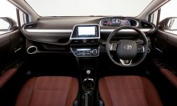 Toyota Sienta Q AT 2018 Putih 10