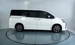 Toyota Voxy 2.0 AT 2019 Putih 6