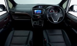 Toyota Voxy 2.0 AT 2019 Putih 10