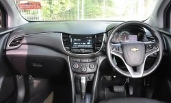 Chevrolet TRAX Turbo 1.4 Premier Bensin AT 2018 Putih Siap Pakai Murah Bergaransi DP 30Juta 4