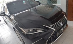 Lexus ES 300H Luxury 2020 3