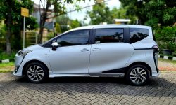 Toyota Sienta Q CVT 10