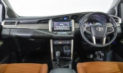 Toyota Kijang Innova V 2017 5