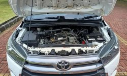Mobil Toyota Kijang Innova 2016 V terbaik di DKI Jakarta 8