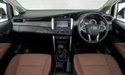 Toyota Innova 2.4 G MT 2019 Putih 10