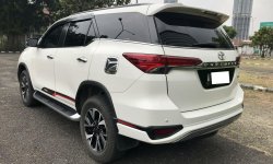 Toyota Fortuner 2.4 VRZ TRD AT 2018 Putih 5