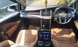Toyota Kijang Innova V A/T Gasoline 2018 Coklat 4