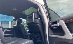 Jual Toyota Land Cruiser VX-R 2018 harga murah di Jawa Timur 2