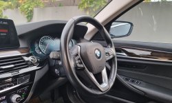 BMW 5 Series 520i 2018 Low KM !! 5