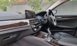 BMW 5 Series 520i 2018 Low KM !! 6