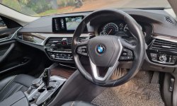 BMW 5 Series 520i 2018 Low KM !! 7