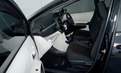 Toyota Sienta V MT 2017 Hitam 10