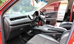 Honda HR-V 1.5L E CVT 2018 Merah 8
